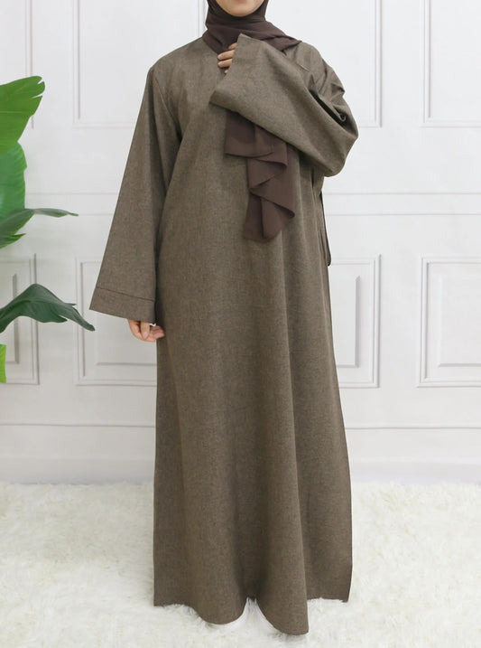 Abaya à manches longues modeste et fermée sans hijab avec ceinture Robe de base islamique.