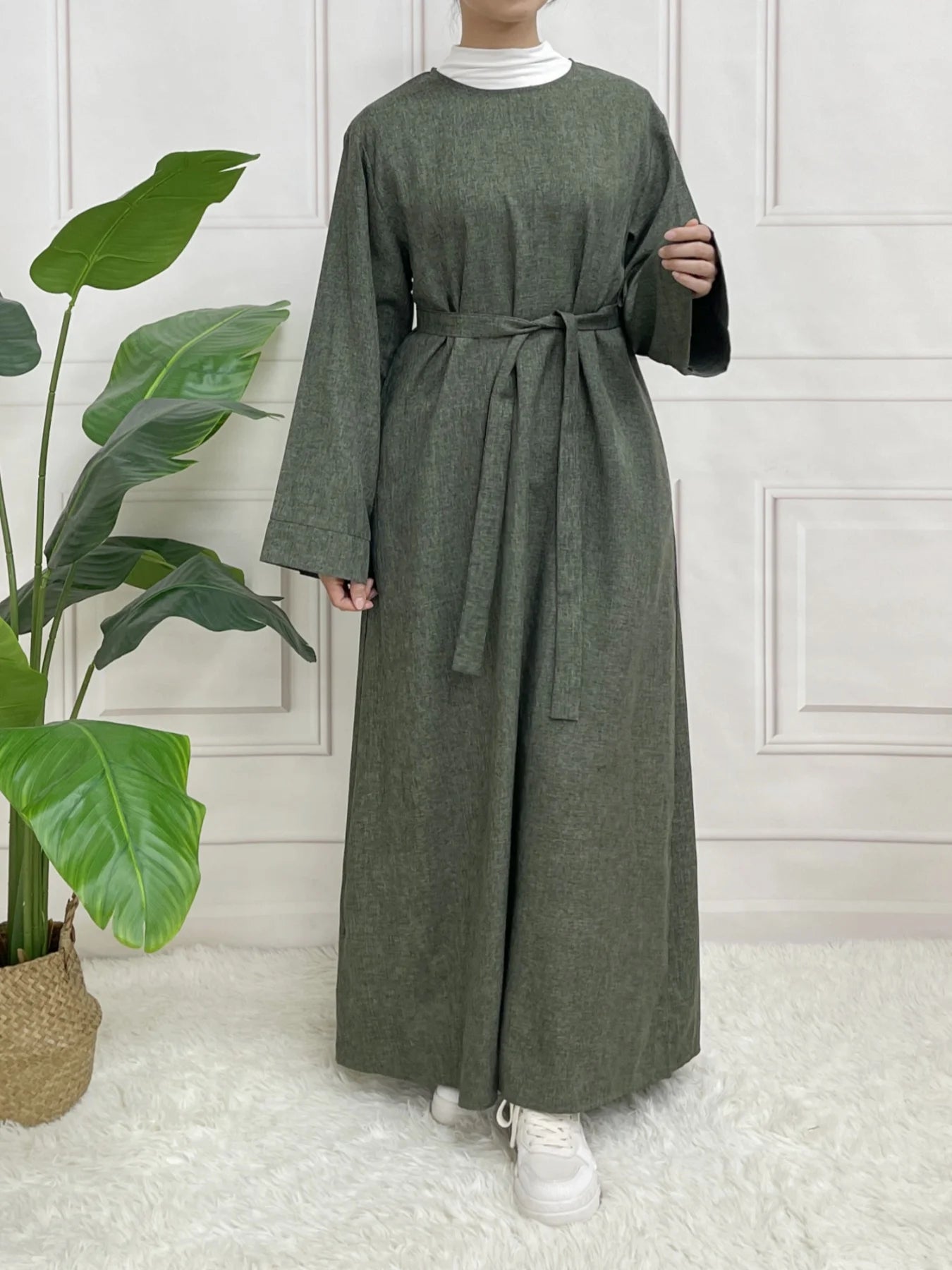 Abaya à manches longues modeste et fermée sans hijab avec ceinture Robe de base islamique.