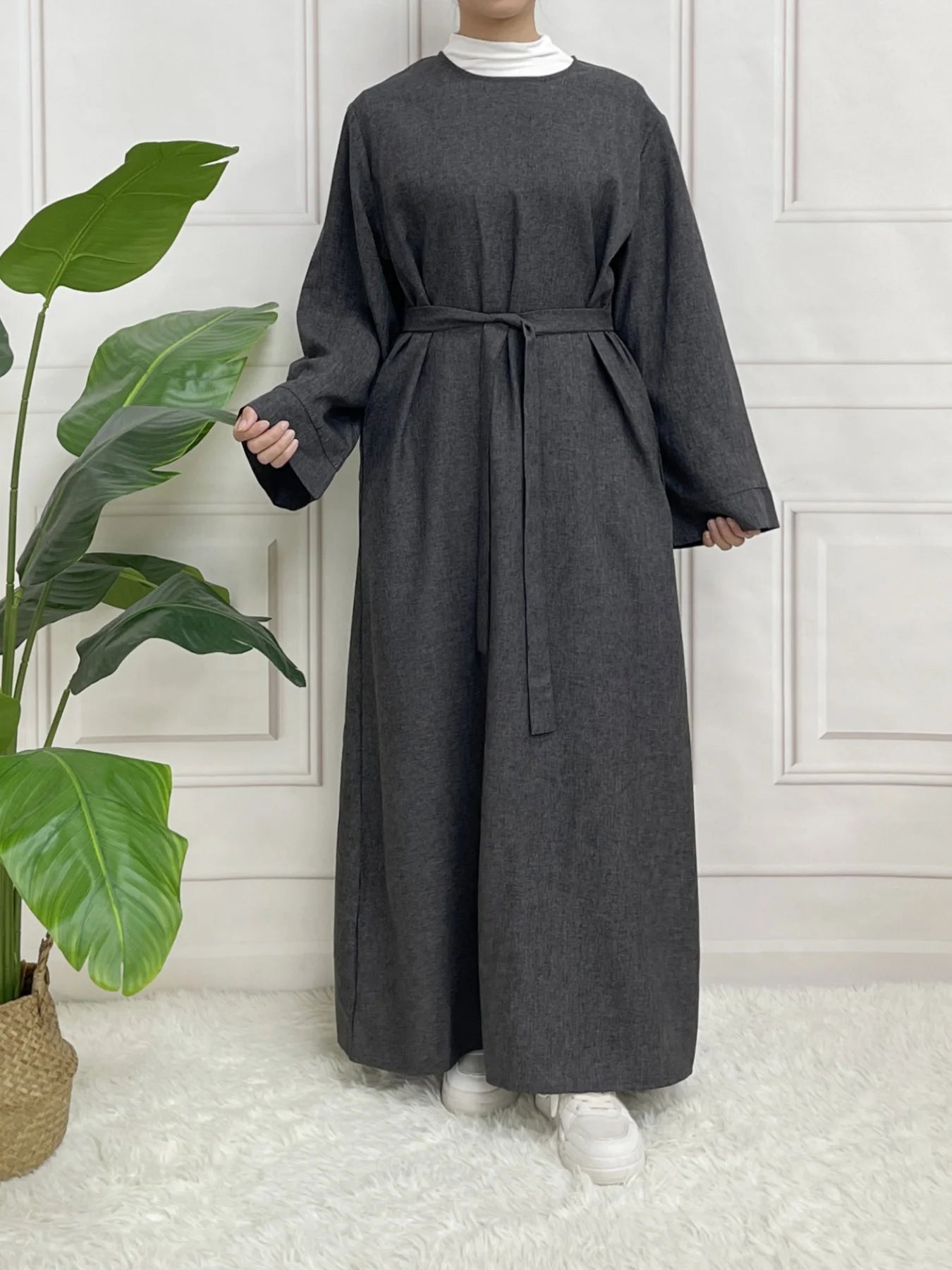 Abaya à manches longues modeste et fermée sans hijab avec ceinture Robe de base islamique.